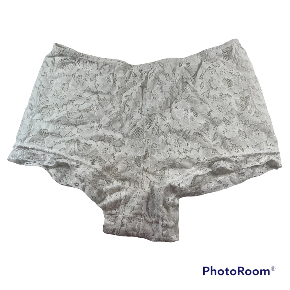 White lace short lounge wear size XS